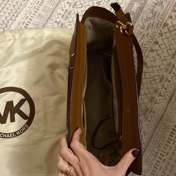 Michael Kors | Selma Large Brown Satchel - Picture 2 of 8